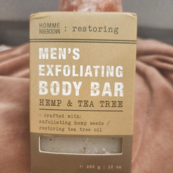HOMME MODERN MEN'S EXFOLIATING HEMP and TEA TREE BODY BAR - Picture 3 of 6
